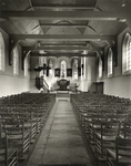 94518 Interieur van de Nederlands-hervormde kerk (Torenstraat 1) te Soest: de kerkzaal met stoelen, de preekstoel en ...